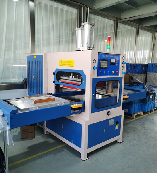 汽車座椅靠墊焊接機用途與特點：